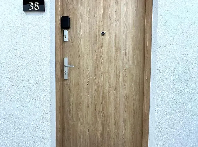 Zarembowicza 38 - Self Check-in 20h - Parking &lift