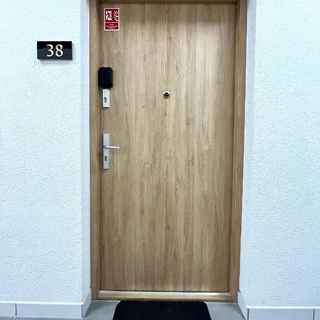 Zarembowicza 38 - Self Check-in 20h - Parking &lift